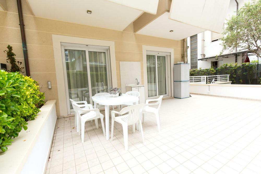Aparthotel England Riccione Exterior foto